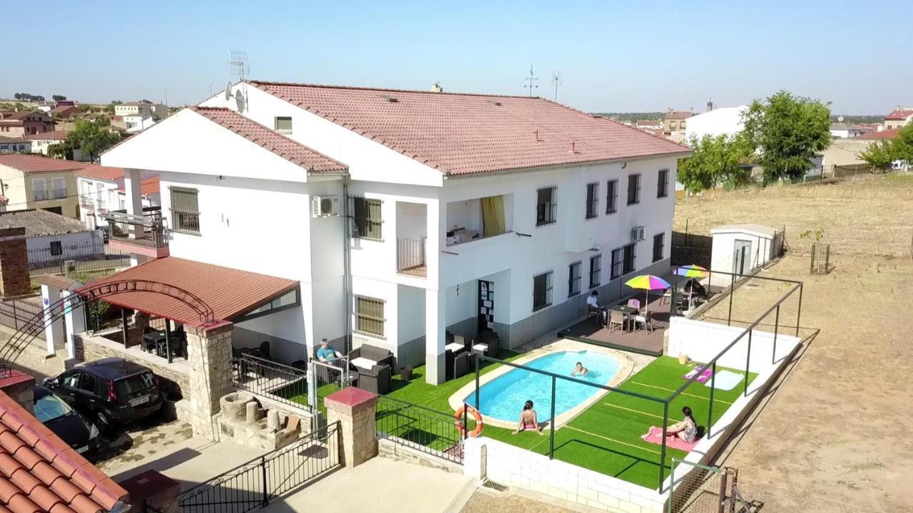 Apartamentos Estrellas De Monfraguee Torrejon el Rubio Luaran gambar