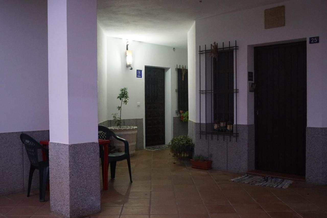 Apartamentos Estrellas De Monfraguee Torrejon el Rubio Luaran gambar