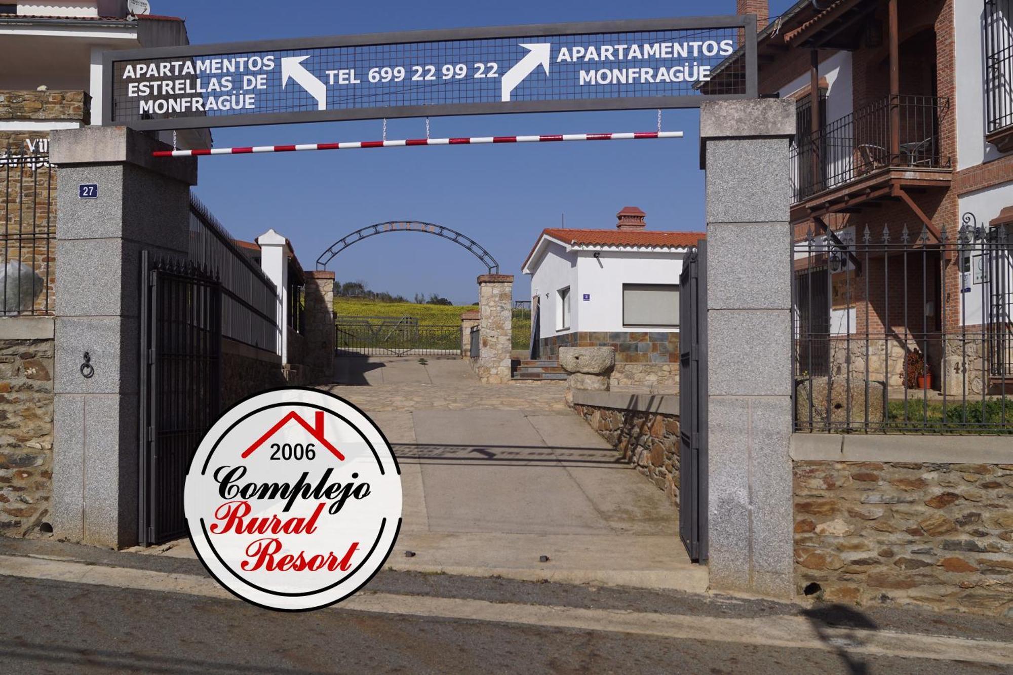 Apartamentos Estrellas De Monfraguee Torrejon el Rubio Luaran gambar