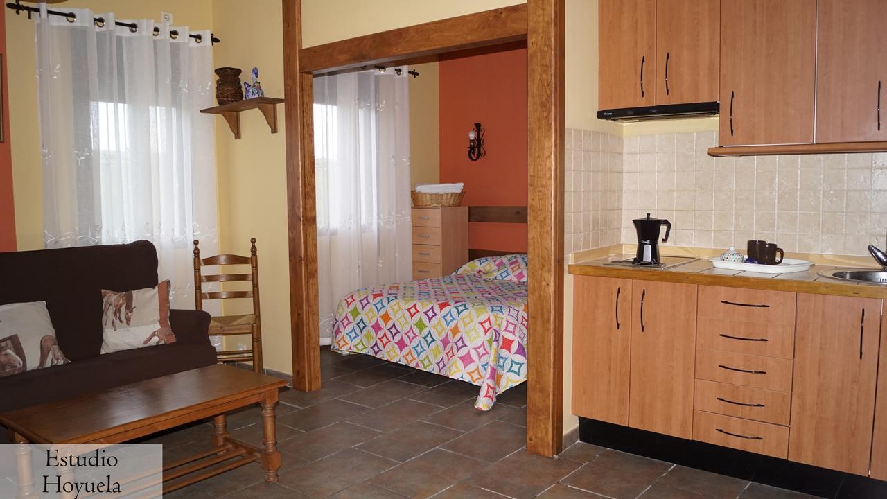 Apartamentos Estrellas De Monfraguee Torrejon el Rubio Luaran gambar
