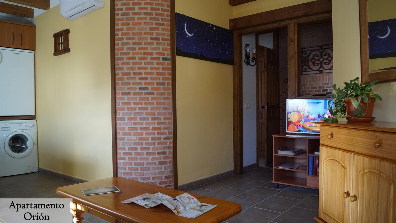 Apartamentos Estrellas De Monfraguee Torrejon el Rubio Luaran gambar