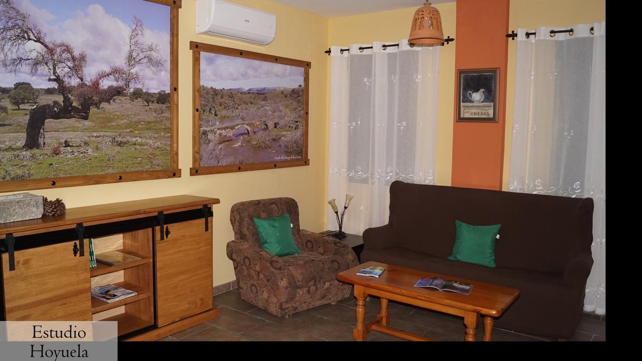 Apartamentos Estrellas De Monfraguee Torrejon el Rubio Luaran gambar