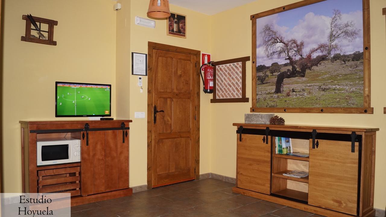 Apartamentos Estrellas De Monfraguee Torrejon el Rubio Luaran gambar