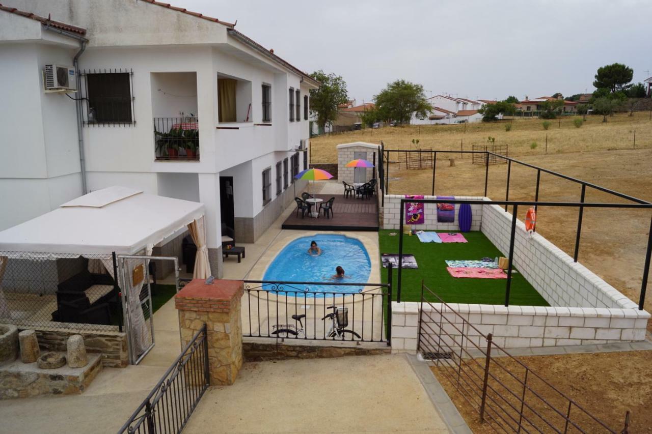 Apartamentos Estrellas De Monfraguee Torrejon el Rubio Luaran gambar